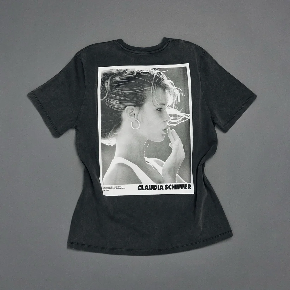 AGOLDE Parker Distressed Denim Shorts & CLAUDIA SCHIFFER WASHED T-SHIRT - Picture 5 of 5
